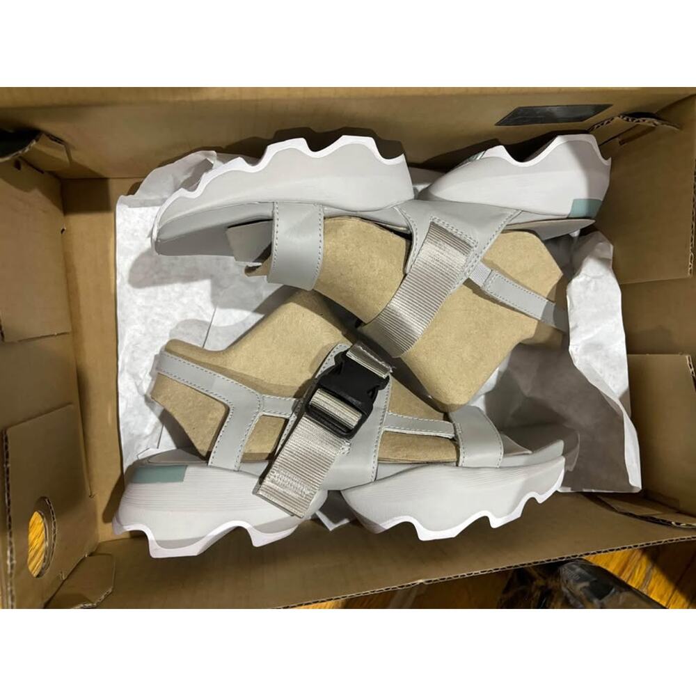 Sorrel kinetic impact sling women’s sandals size 7 1/2 woman’s 7.5 ￼